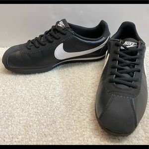 Nike Cortez GS Black (Men’s 7/Women’s 8.5) NEW